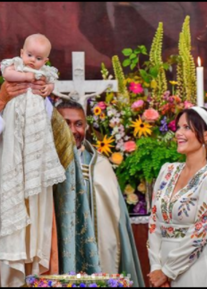 تعرفوا على مراسم تعميد الأمير جوليان ابن الأمير كارل والأميرة صوفيا