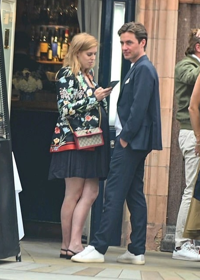 إميلي كومبتون ساعدت الأميرة بياتريس على تحسين حس الموضة لديها