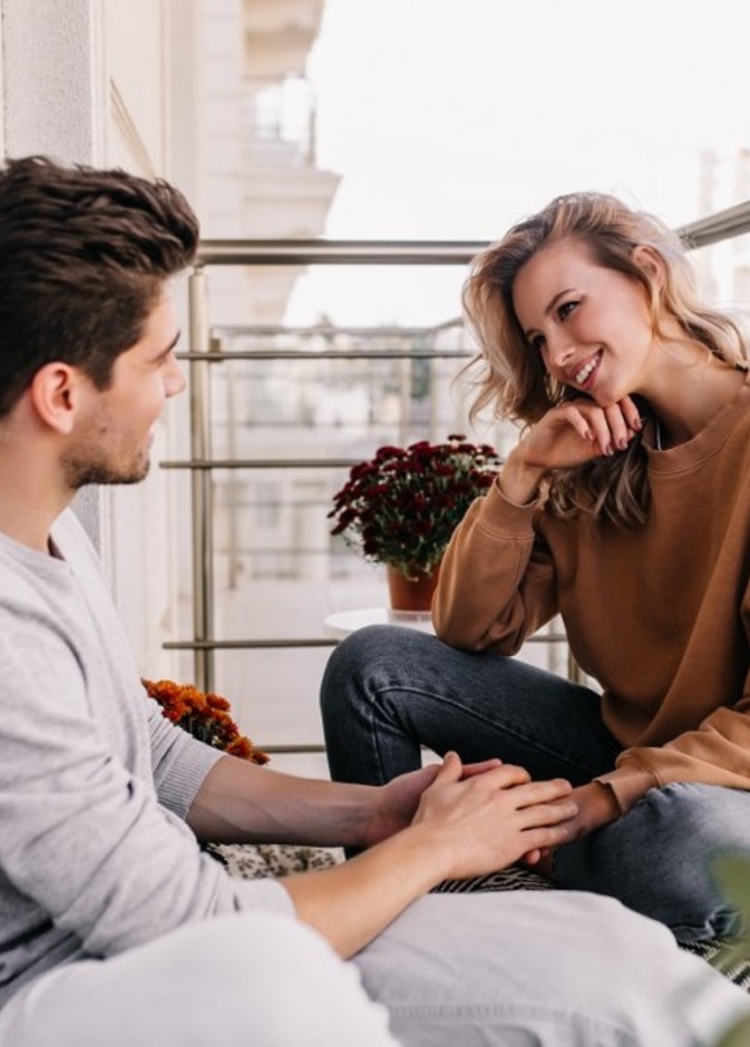 ما هي علامات الحب الحقيقي عند الرجل الكتوم