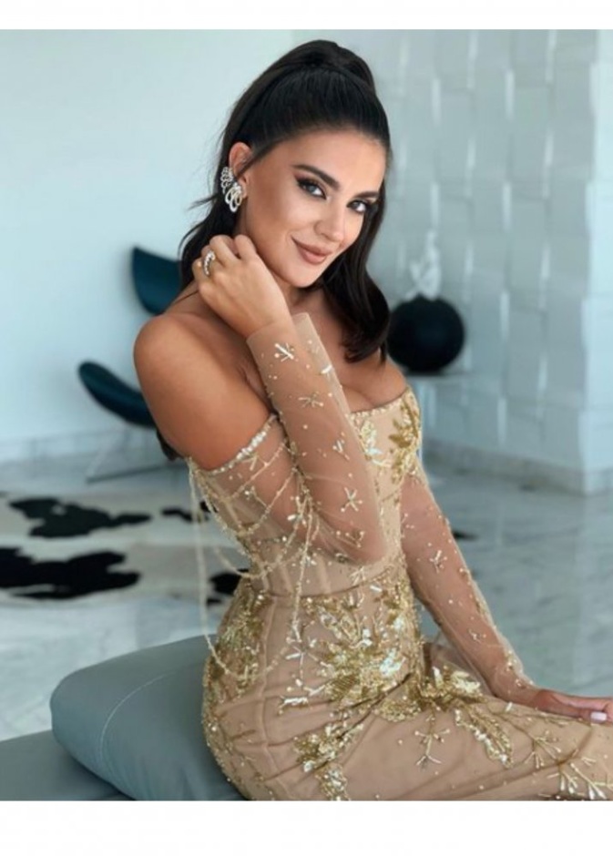  ازياء سهرة لطويلات القامة على طريقة بيرلا حلو