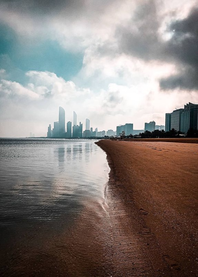  على شاطئ أبو ظبي يمكن للعروسين أن يقضيا وقتا ممتعاً = الصورة من موقع visitabudhabi.ae