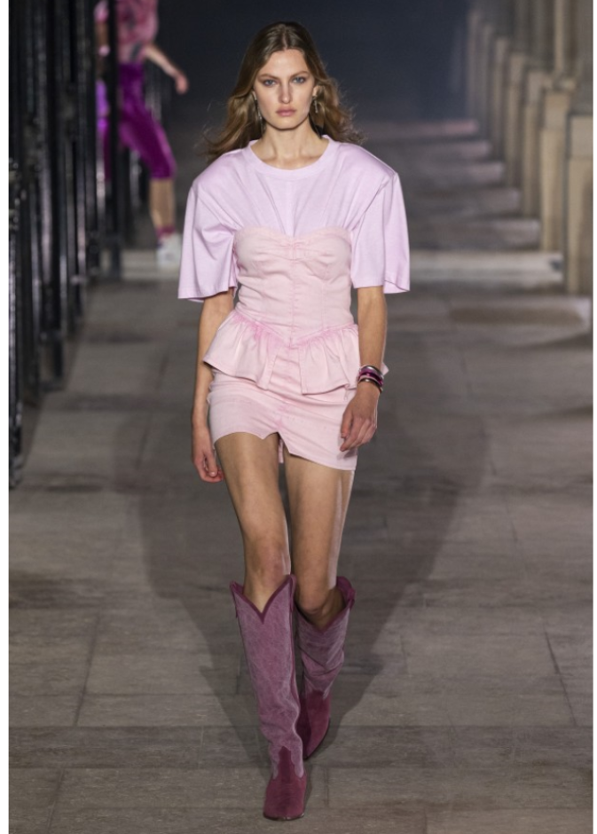 اطلالة من Alberta Ferretti