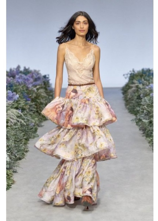 موديلات فساتين قصيرة مع الكشكش الملفت من دار Giambattista Valli