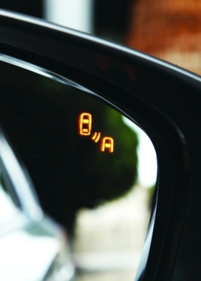 النقطة العمياء أثناء قيادة السيارة