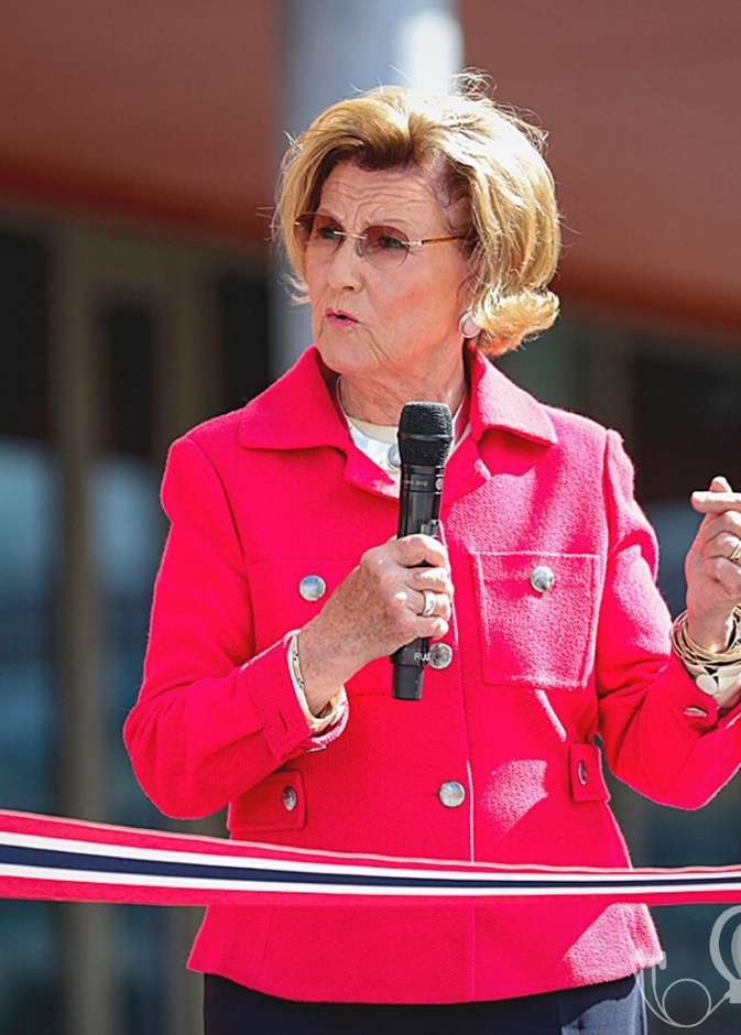 الملكة سونيا تفتتح مدرسة جديدة في أوسلو