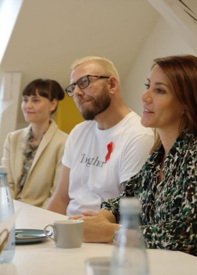 الأميرة ماريا في اجتماع عمل مع ممثلي مؤسسة الإيدز