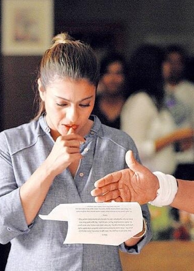 كاجول تنشر صورة جديدة من كواليس موقع تصوير أحدث أفلامها