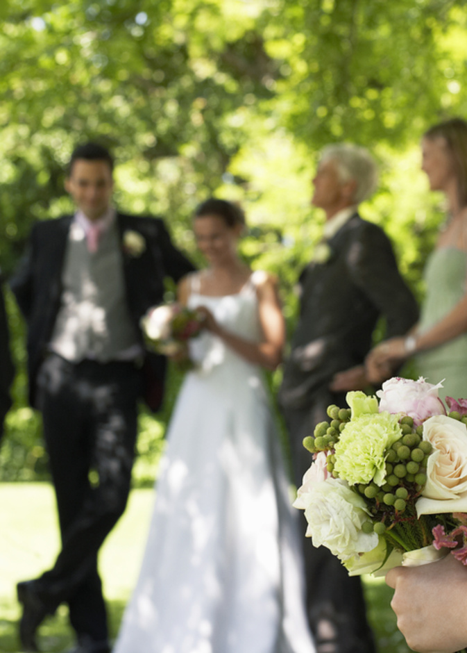 shutterstock_عريس يطرد شقيقه من حفل زفافه