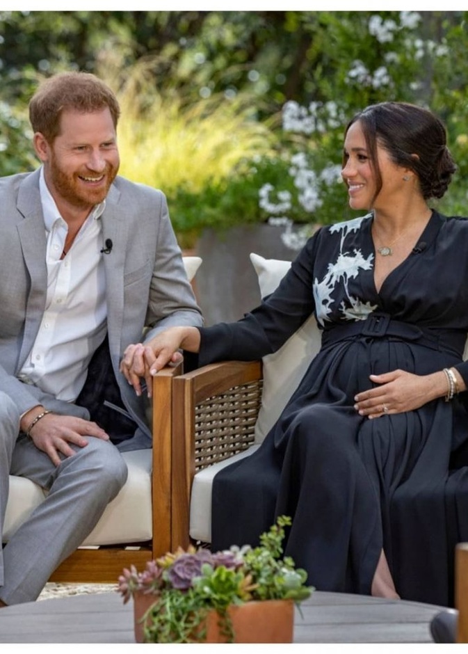 ملكة بريطانيا "سئمت" من انتقادات ميغان وهاري وتخطط إجراءات أكثر صرامة 