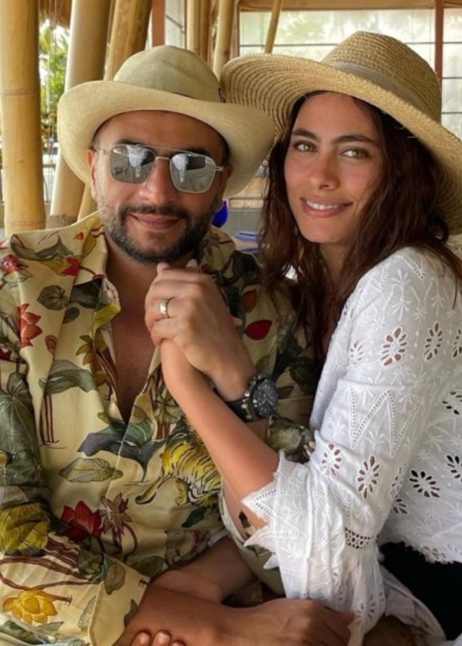  هاجر أحمد وزوجها في لقطة رومانسية