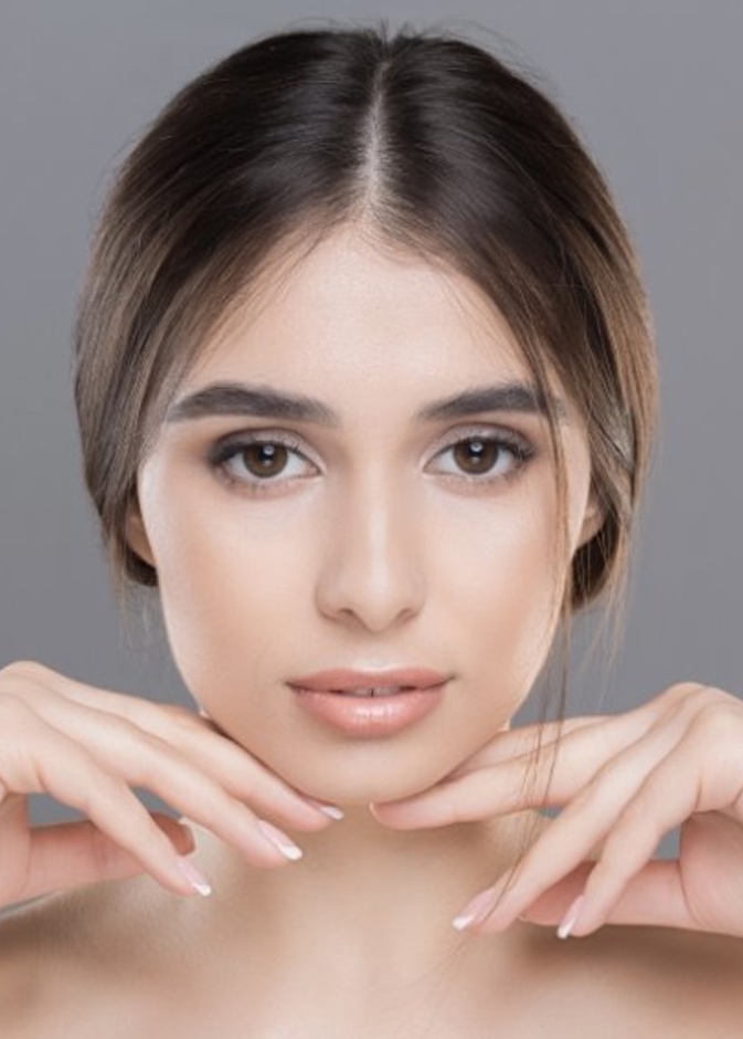 شفط دهون الذقن يزيل الدهون الزائدة من تحت الذقن