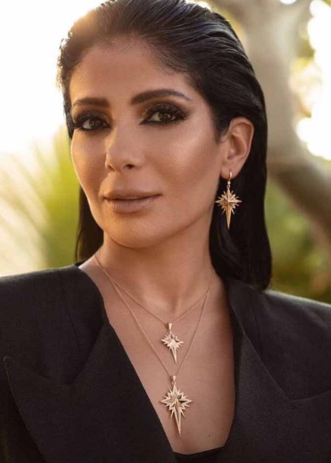 إطلالة منى زكي