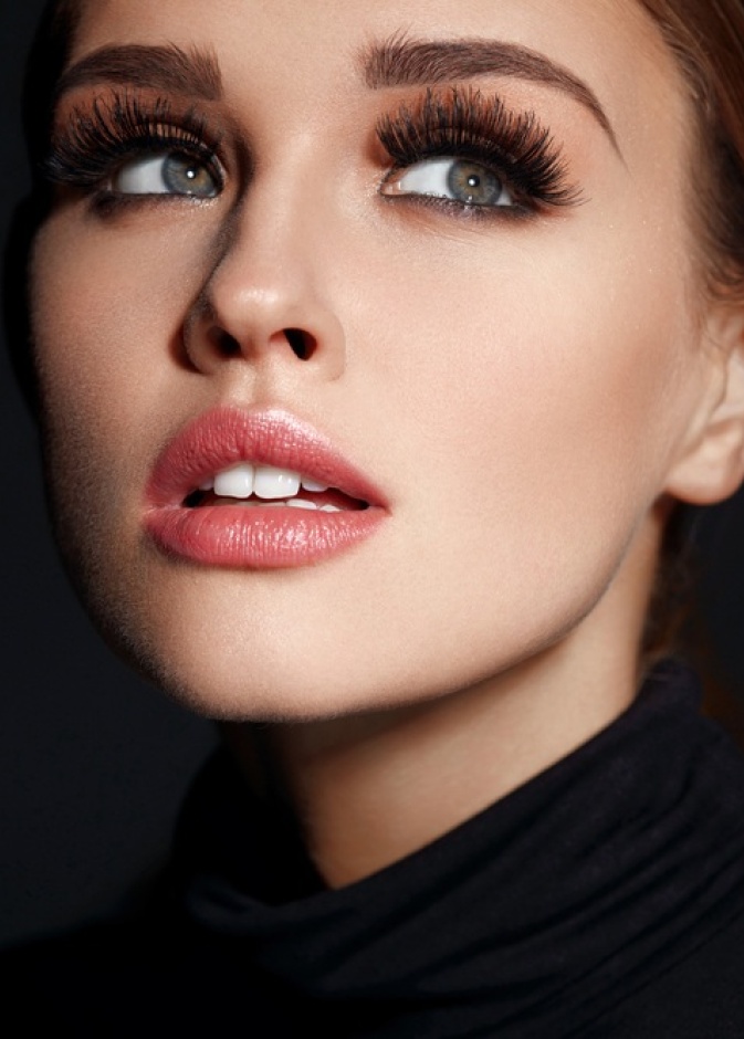  وصفات طبيعية من زيت الخروع لتطويل الرموش