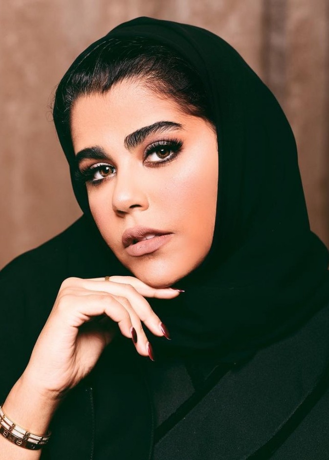 ة مدونة الجمال تيم الفلاسي تلهم المرأة الإماراتية