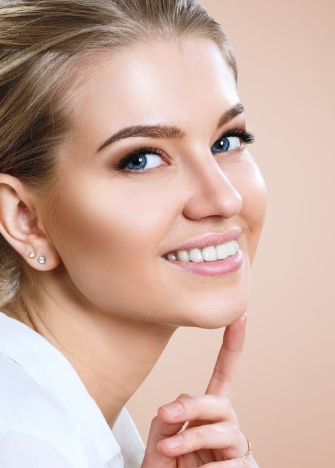 ماسكات من العسل لوجه نضر في يوم المرأة الإماراتية 