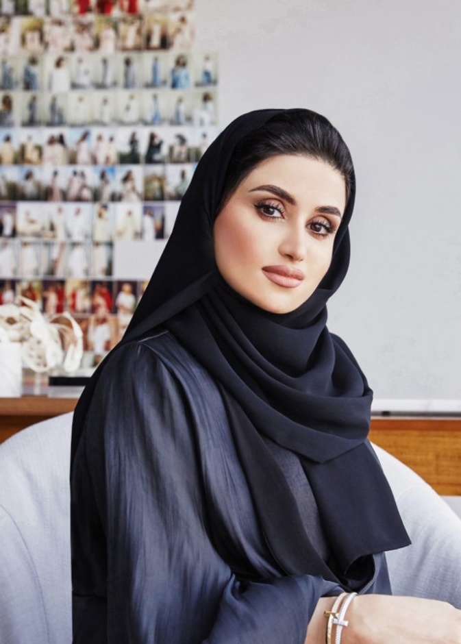  مصممة الأزياء الإماراتية ياسمين الملا