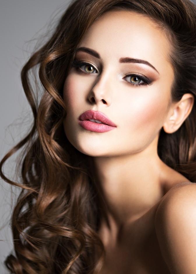 مكياج ترابي لصاحبات العيون المبطنة