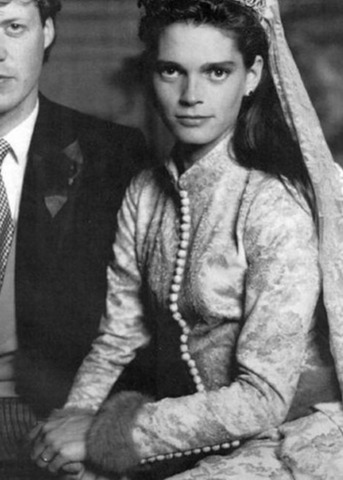  شاهدوا خاتم الخطبة الاستثنائي الذي قدمه تشارلز سبنسر لزوجته الأولى