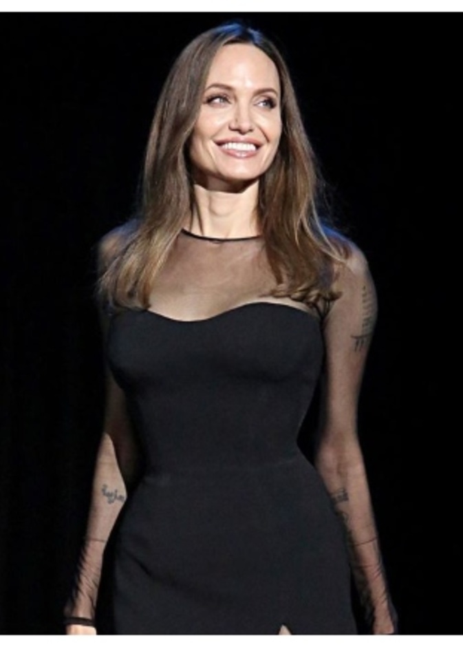 سبب عدم متابعة جوني ديب لأنجلينا جولي على انستغرام حتى الآن