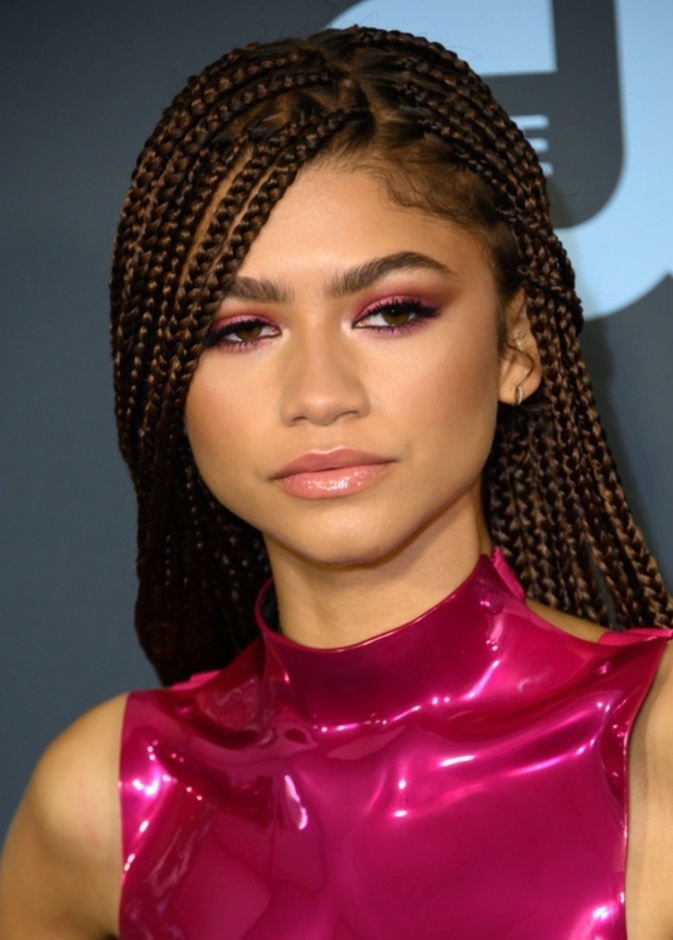 تسريحات شعر الضفائر الرفيعة والافريقية من وحي Zendaya