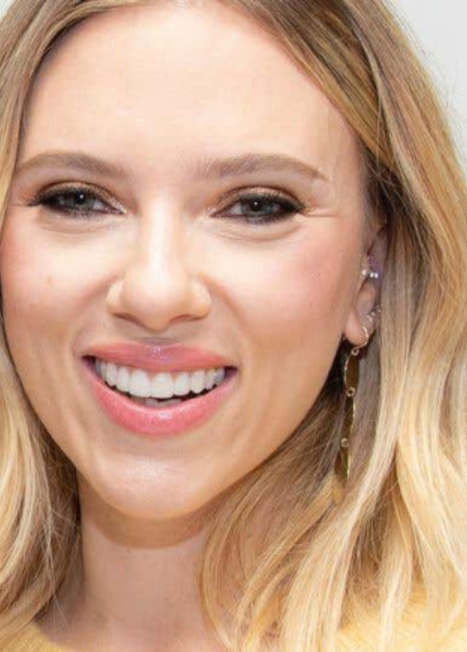 بعد خلافها مع ديزني.. سكارليت جوهانسون في فيلم جديد مع كريس إيفانز لحساب شركة أبل