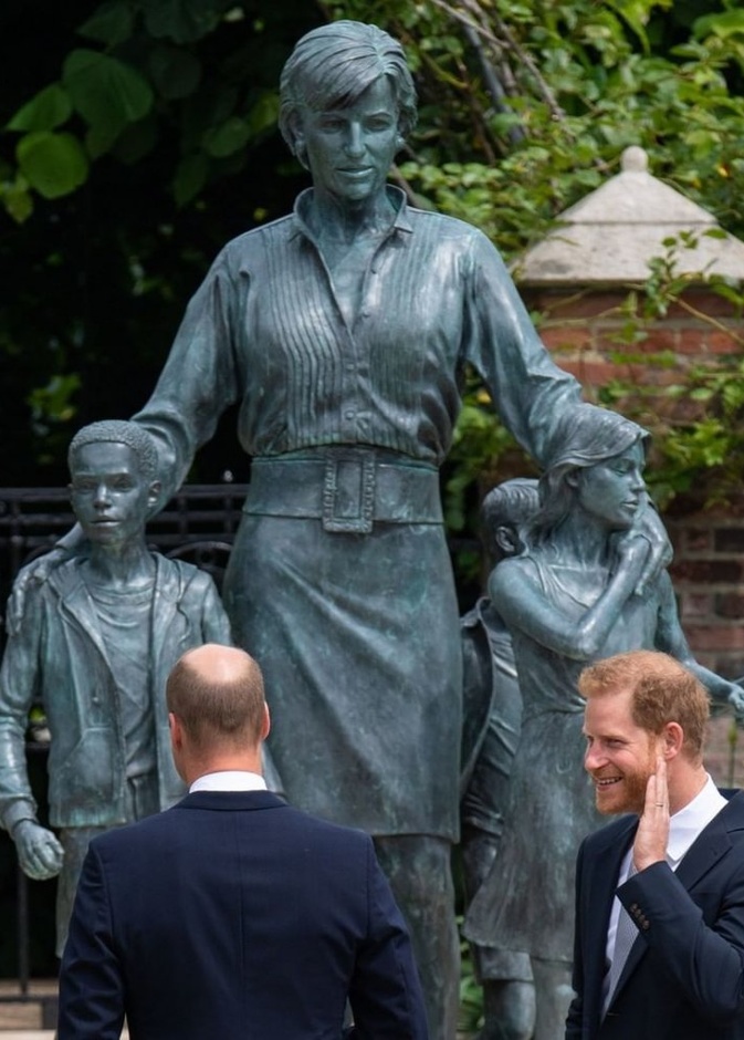 تعرفوا على المعاني التي يحملها تمثال الأميرة ديانا في قصر كنسينغتون