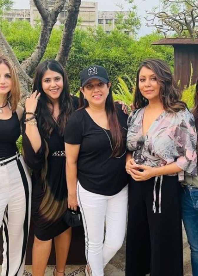  غوري خان تجتمع مع صديقاتها المقربات بعد عودتها من عطلتها الصيفية