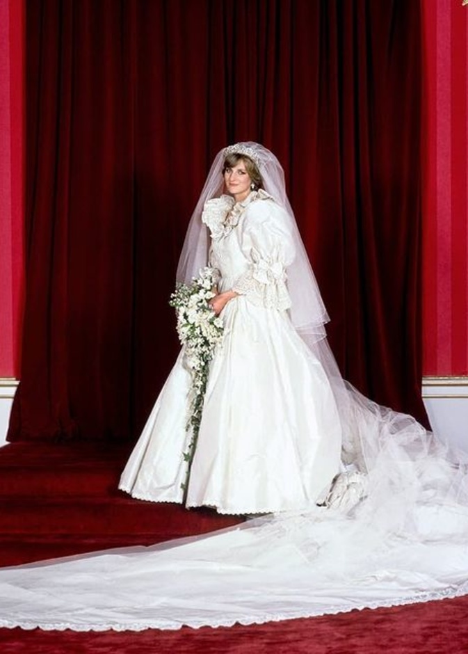  سعادة المصمم ديفيد إيمانويل بمكالمة ديانا