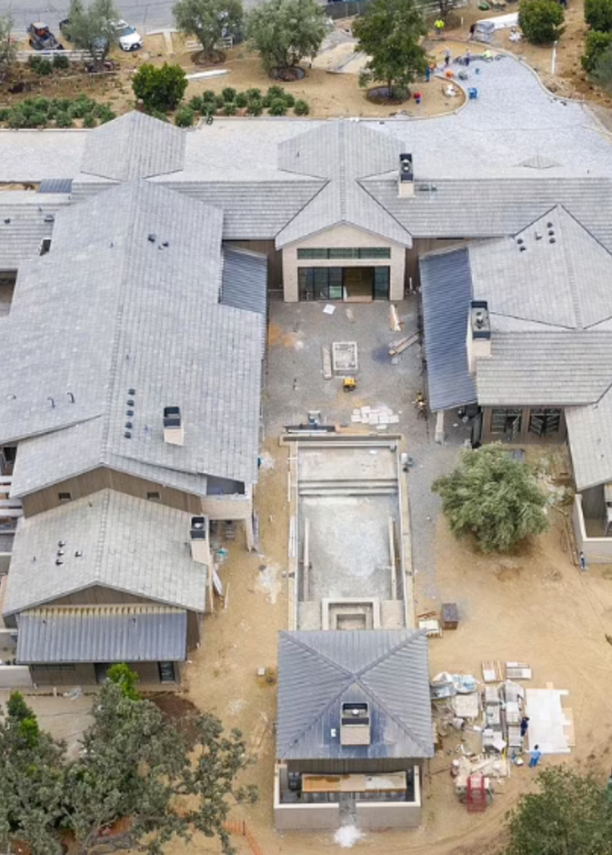 قصر كريس جينر في مجمع عائلة كارداشيان