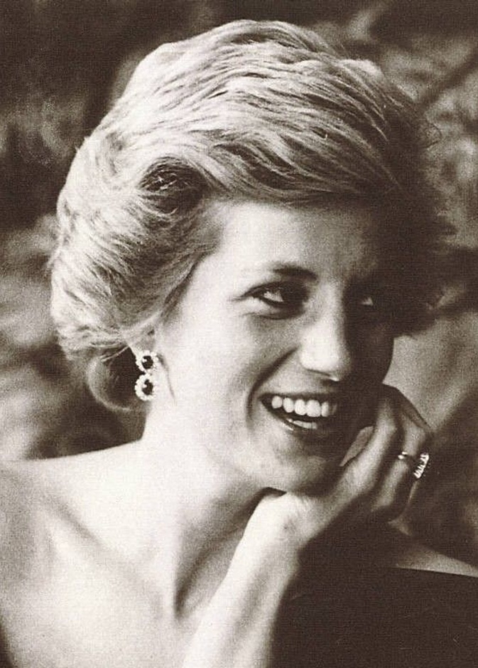 المؤلف آلان مالينسون ينشر صورة لم تشاهد من قبل للأميرة ديانا في ذكرى وفاتها