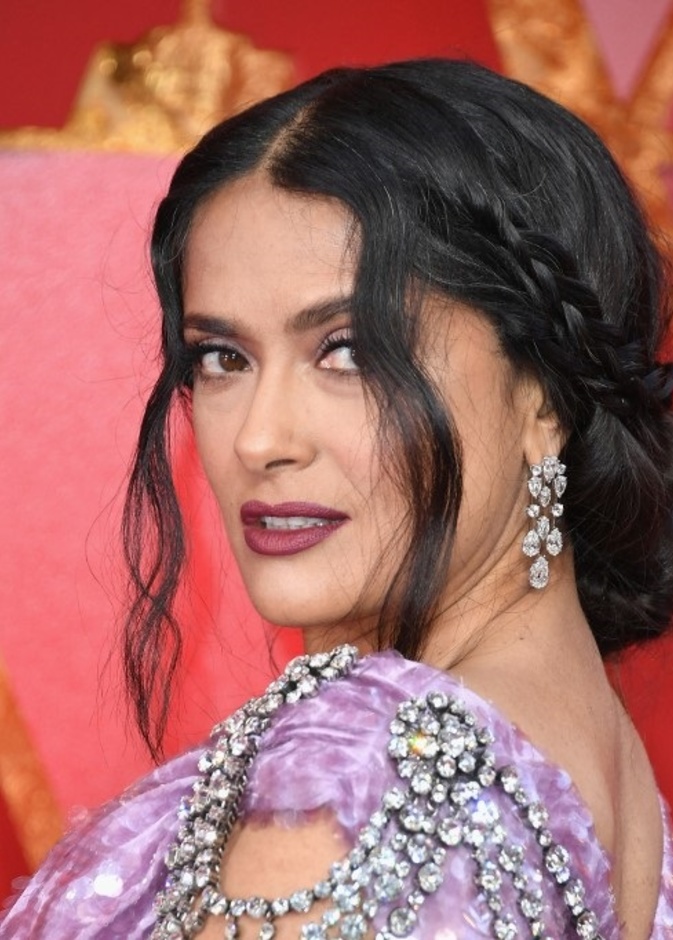  أقراط سلمى حايك من هاري وينستون