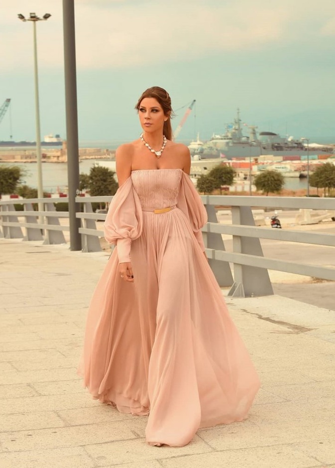 فساتين خطوبة باللون السومو@carlahaddadofficial