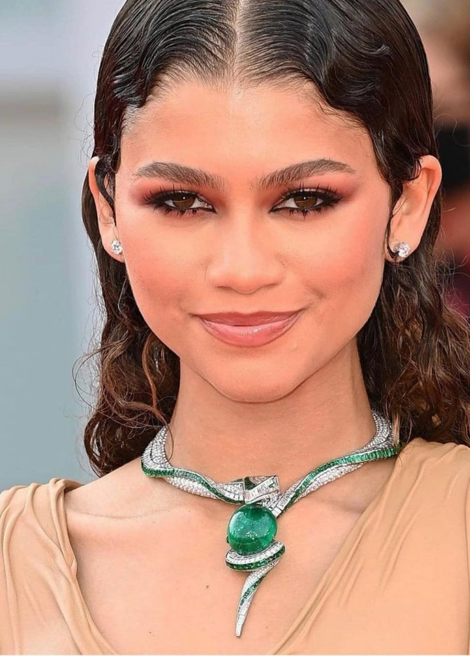 تسريحات شعر مبللة من وحي اطلالة Zendaya في مهرجان فينيسيا 2021