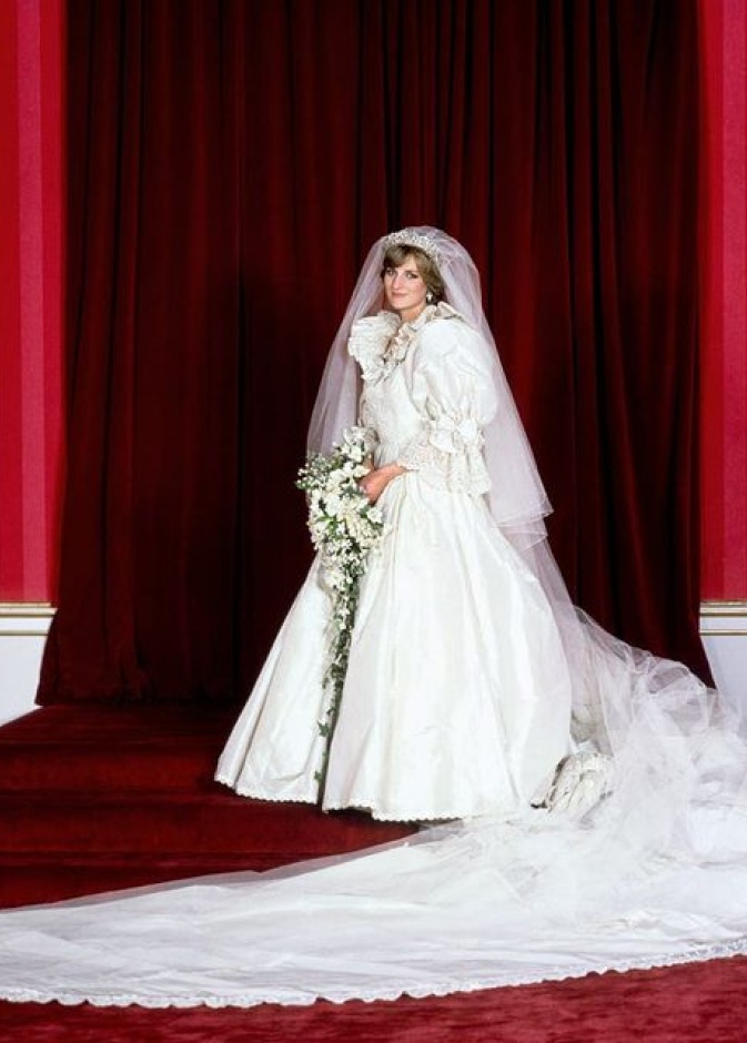  تعرفوا على الإختلاف بين صور زفاف الأميرة ديانا وزوجتي ابنيها