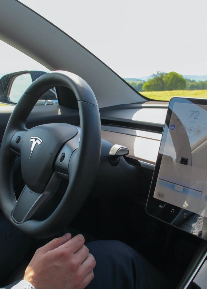 تحقيقات أمريكية متواصلة مع تسلا حول نظام أوتو بايلوت