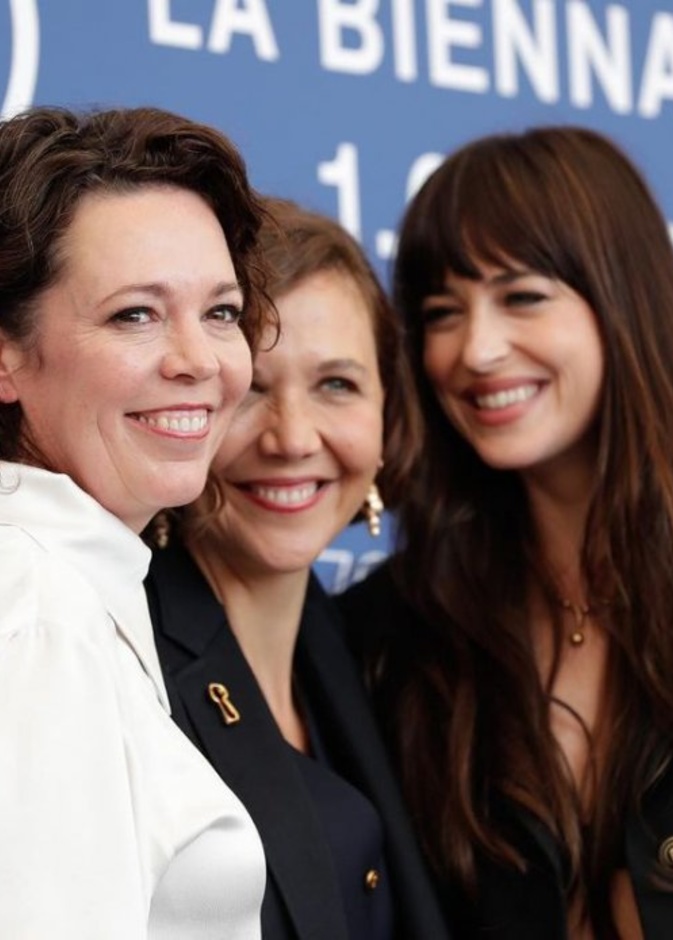 نجوم فيلم "The Los Daughter" يتألقون على السجادة الحمراء في مهرجان فينيسيا السينمائي