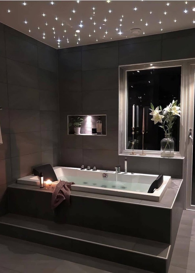 أجواء رومانسية في ديكور الحمام الفاخر