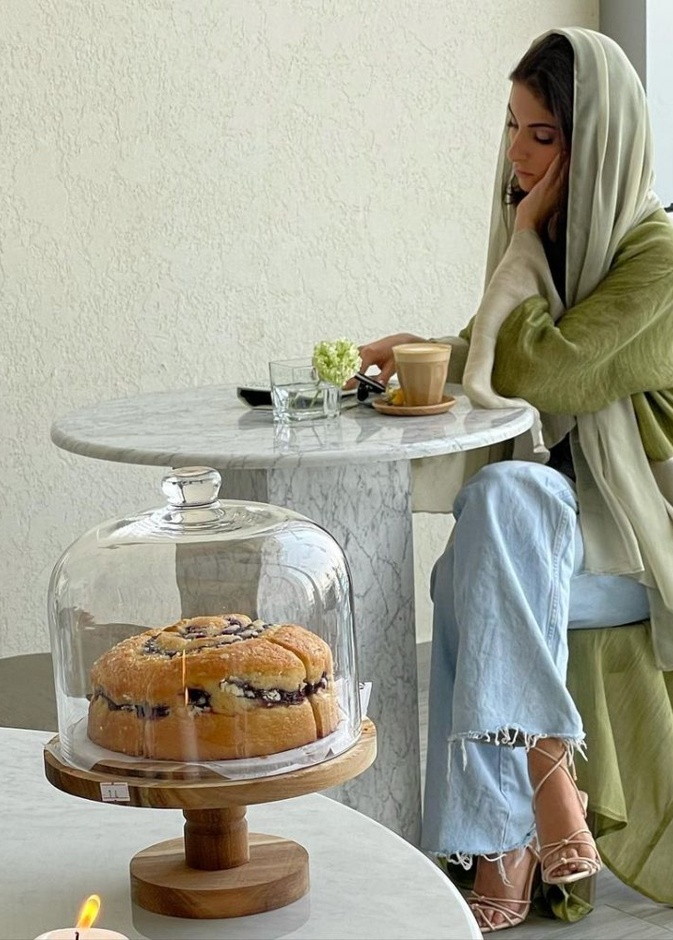 عباية صيفية من مجموعة SS21 لعلامة ليلك المصدر lilacofficial