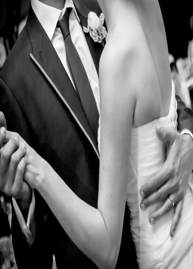 إرتدي فستان الزفاف بدون أكمام بكل ثقة وتخلّصي من دهون ذراعيك