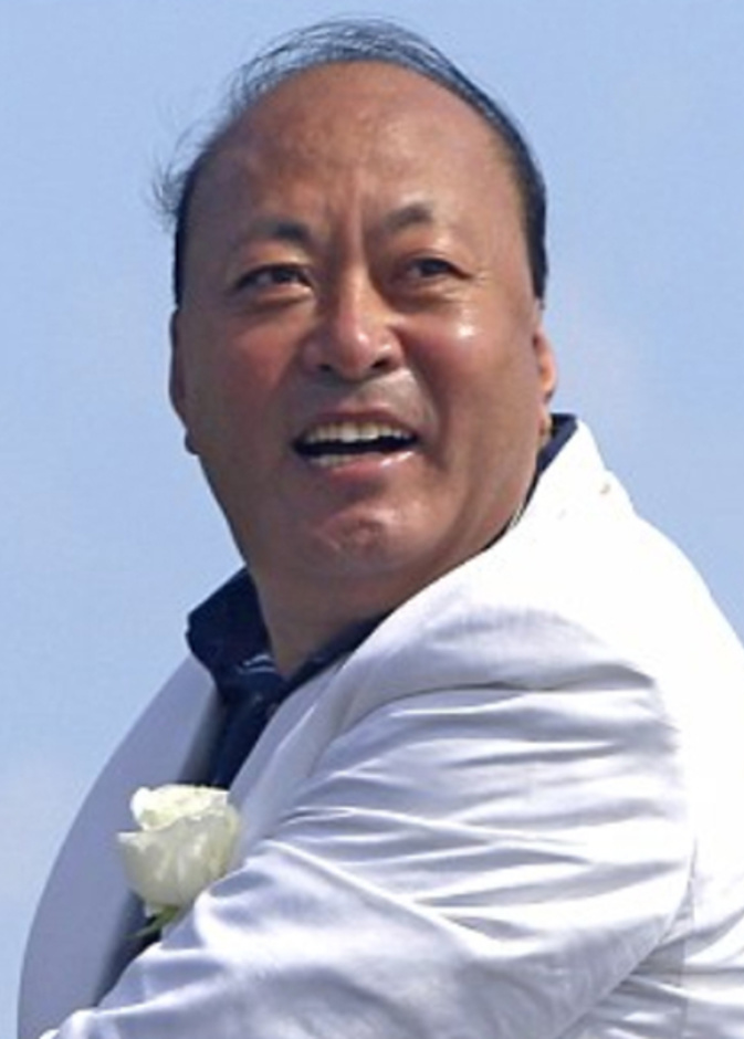 موظفو تيان الصينية