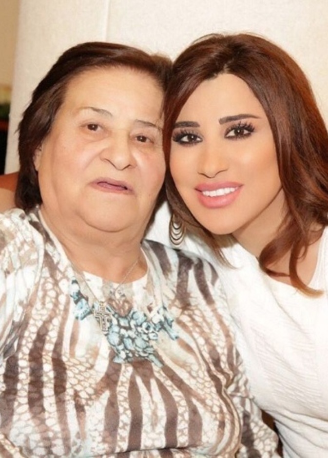 نجوى كرم مع والدتها 2017