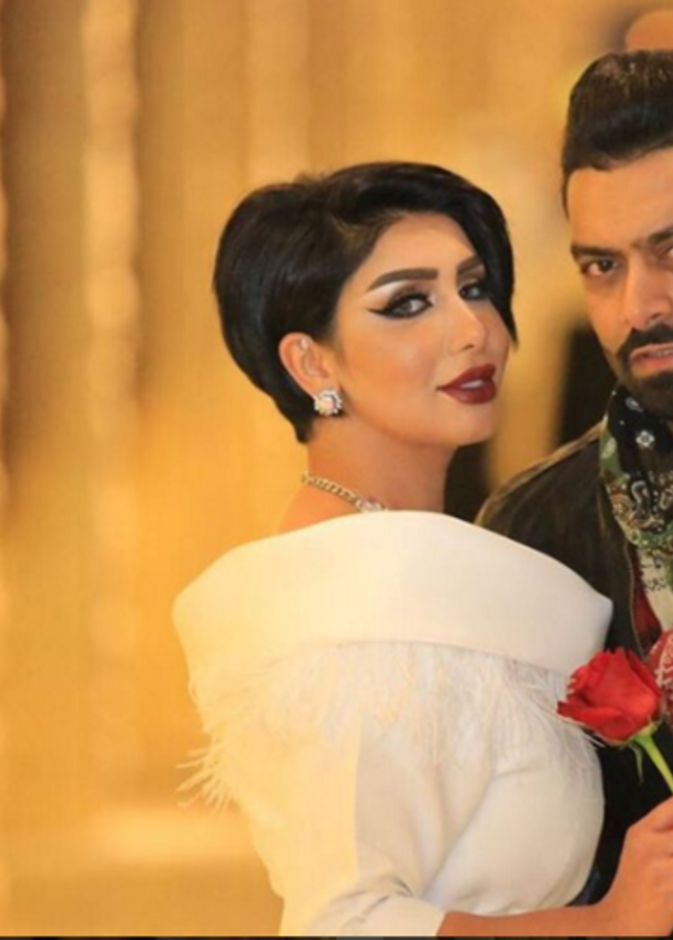 هنادي الكندري وزوجها