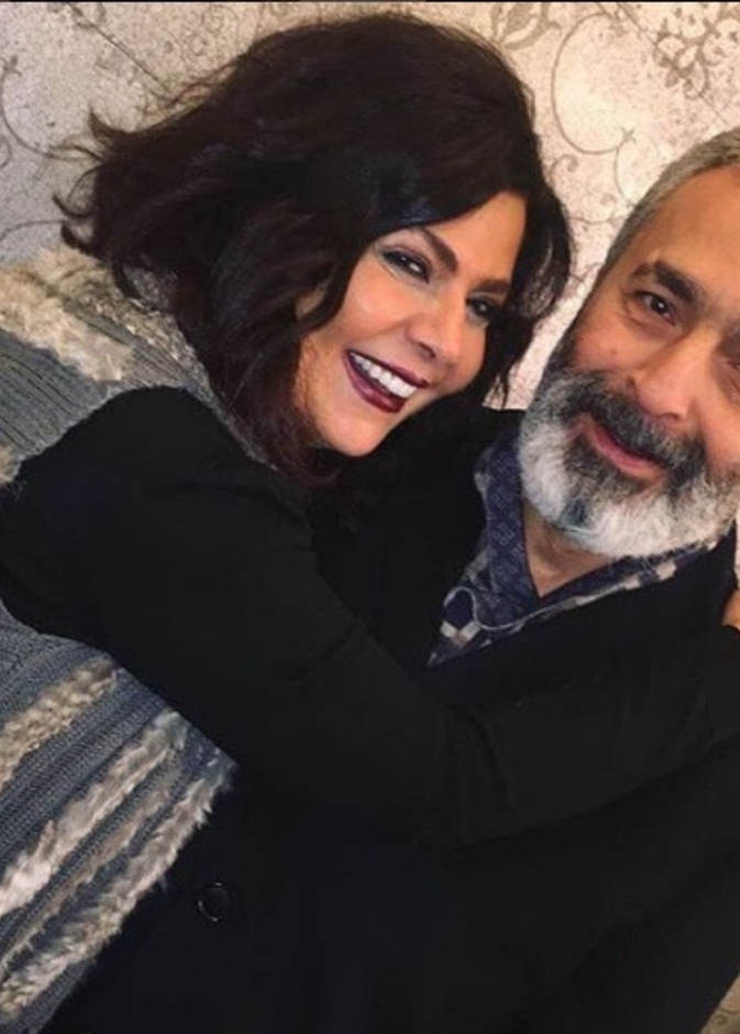 تعرفوا على عائلة صباح الجزائري وصورها الرومانسية مع زوجها 