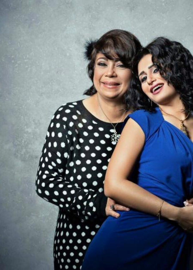 منة فضالي ووالدتها