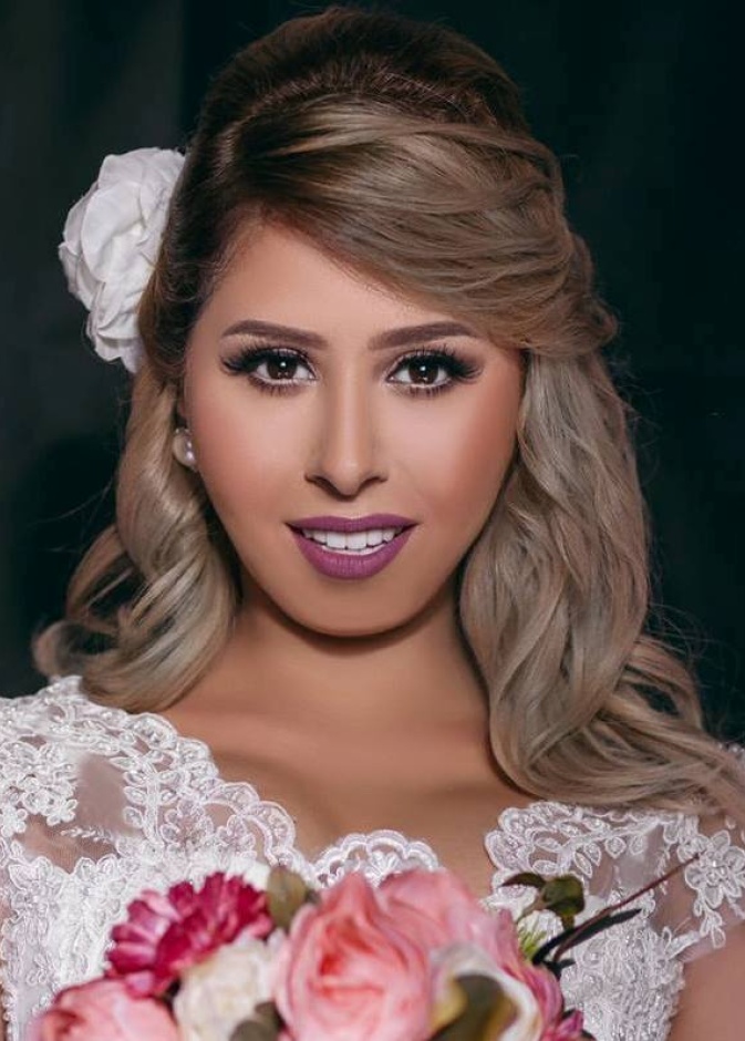 المطربة إيناس عز الدين