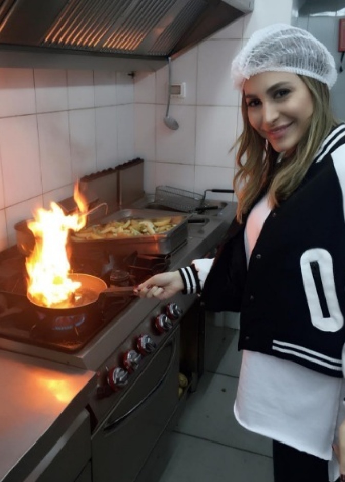 يارا في المطبخ