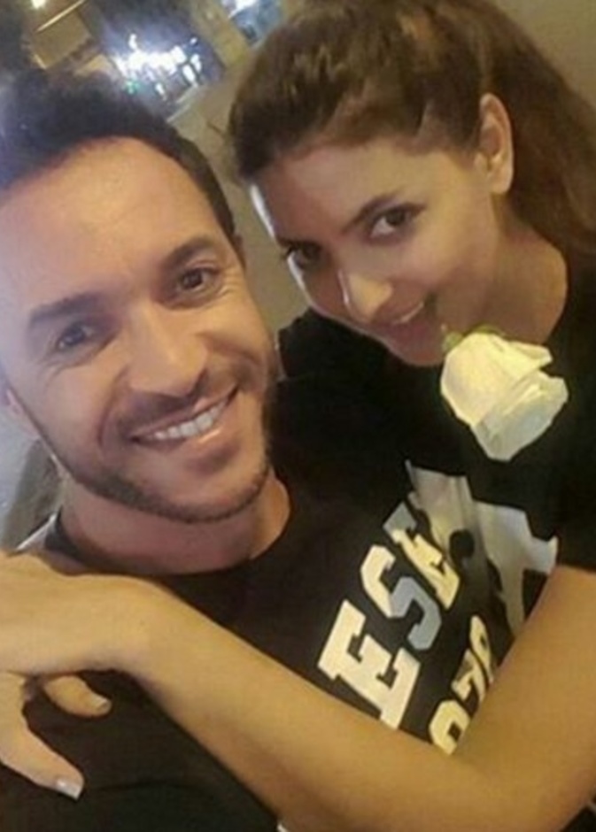 مريم سعيد مع خطيبها