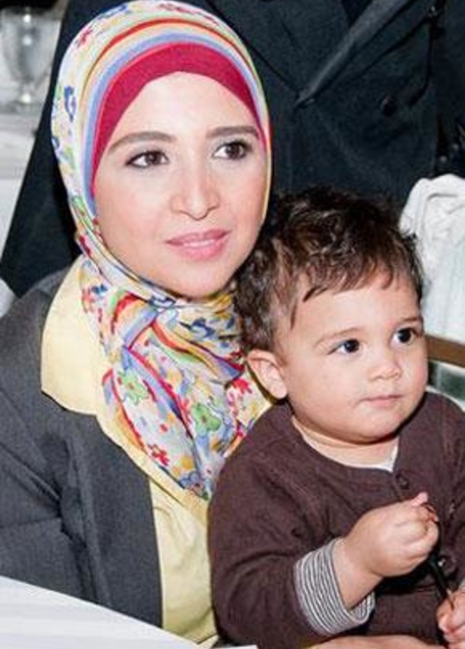 حنان ترك وطفلها
