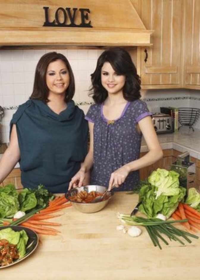 مشاهير هوليوود مع أمهاتهم.. 28 صورة مع " ست الحبايب " في عيدها