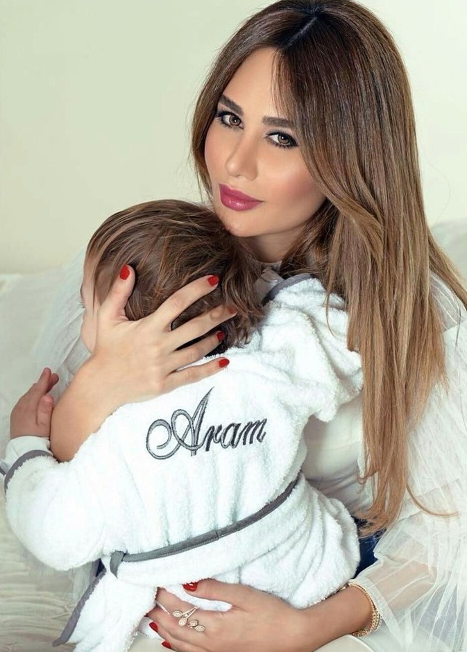 داليدا عياش وابنها أرام